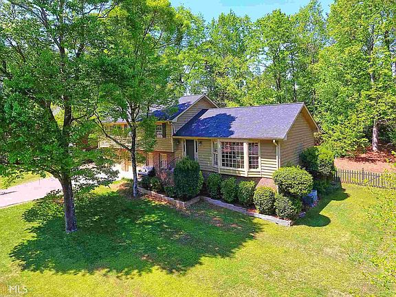 2nd image of 1405 Mosswood Ln SE