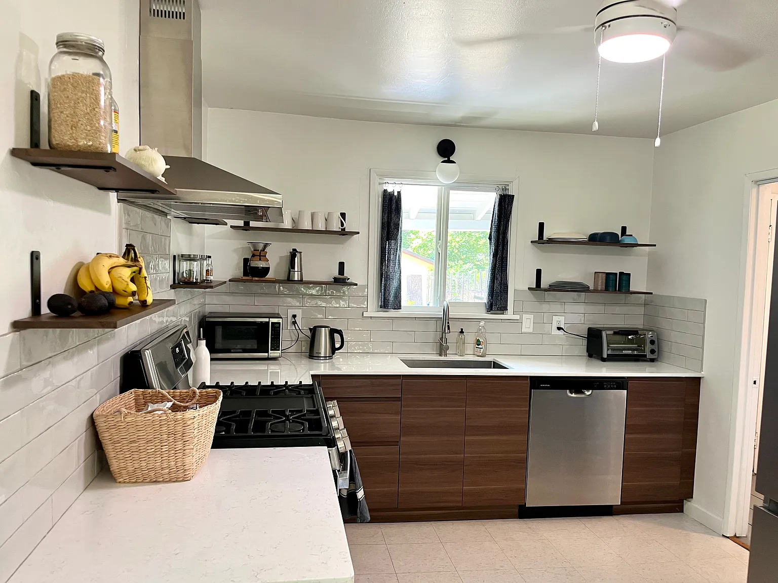 2 bed, 1036 sqft, $2,350 — Photo 3