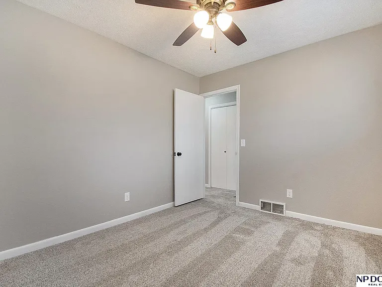 6026 S 42nd St — Photo 12