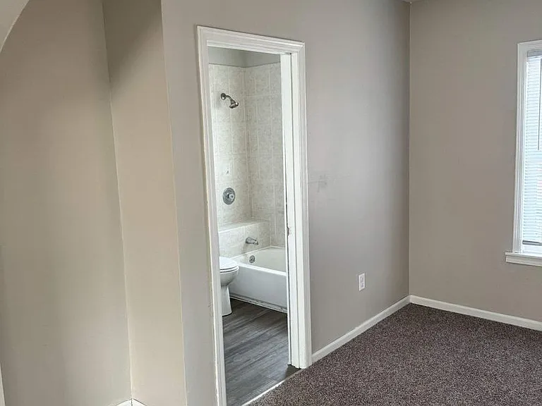 4604 Johnson Ave — Photo 8