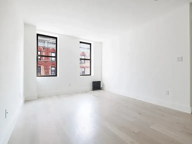 300 W 21st St #54 — Photo 2