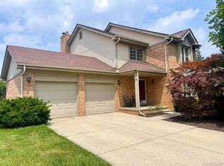 630 Parkland Dr, Rochester Hills, MI 48307