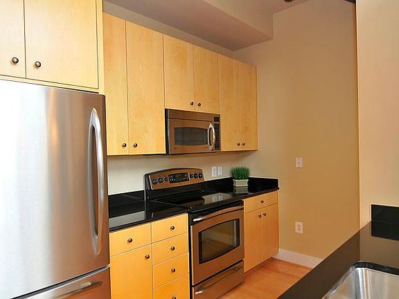 5th image of 520 John Carlyle St