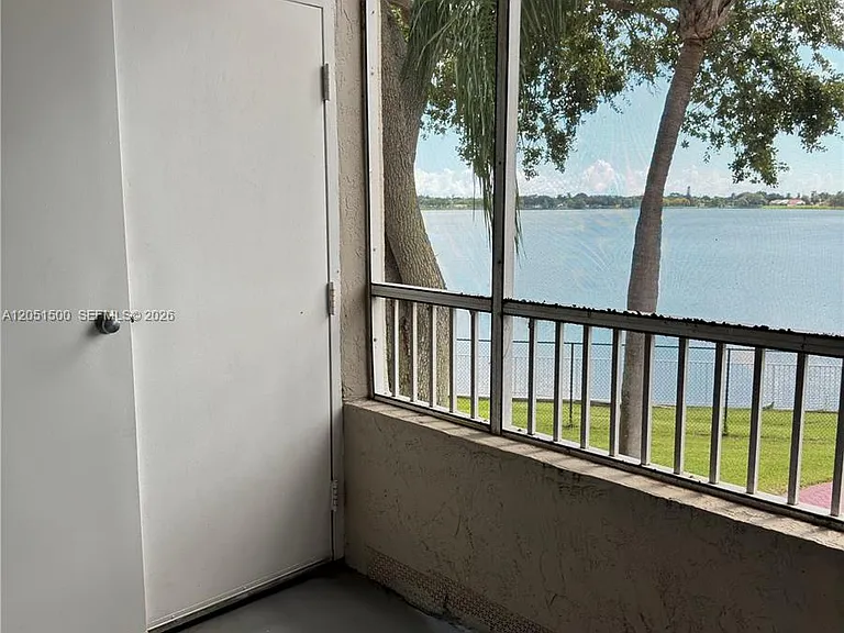 2831 N Oakland Forest Dr #210 — Photo 17