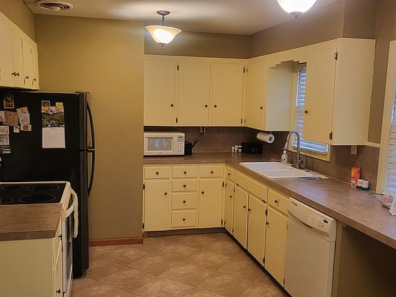 4th image of 1110 Lyndon Rd