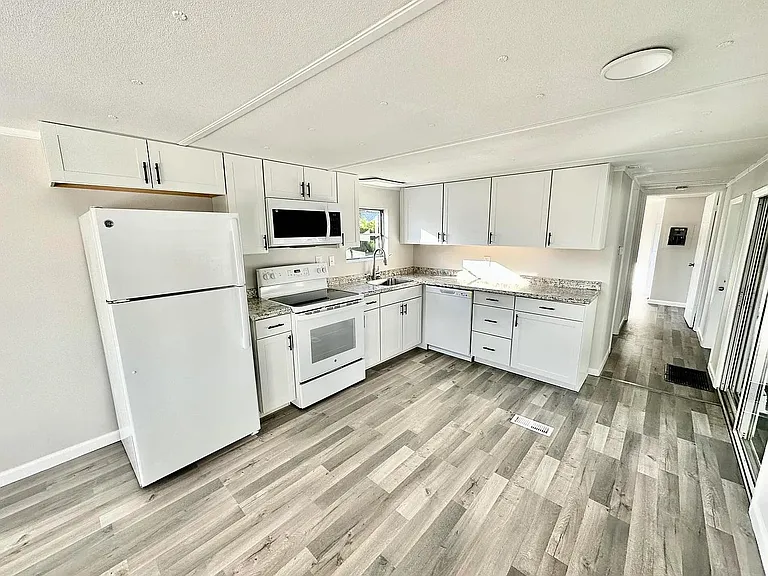 914 Pecan Cir — Photo 5
