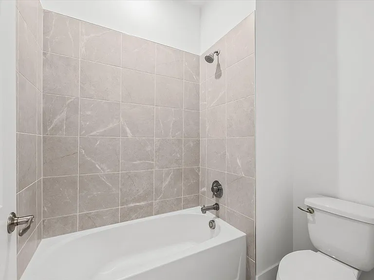 890 SW Newfield Pkwy — Photo 31