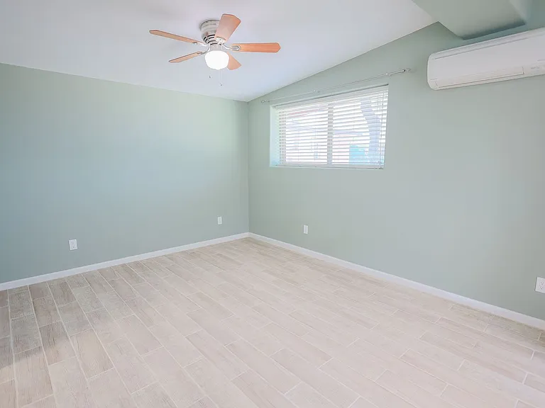 1421 N. Louis Ave — Photo 12