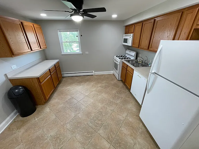 6958 W 65th St #3C — Photo 10