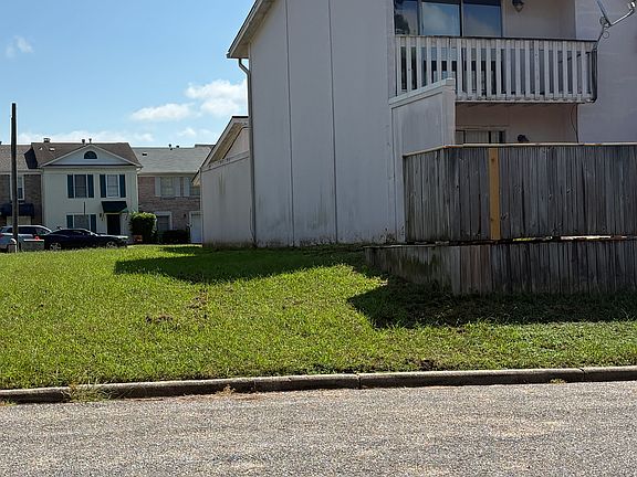 2nd image of 2100 Rexford Rd