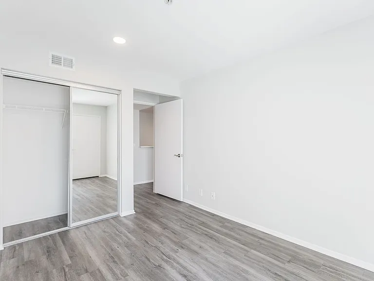 1223 Federal Ave — Photo 61