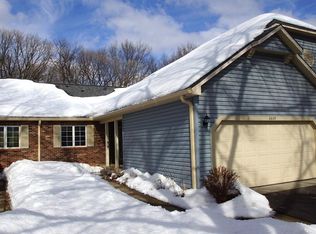 2609 Lake Court Dr, Saint Paul, MN 55112