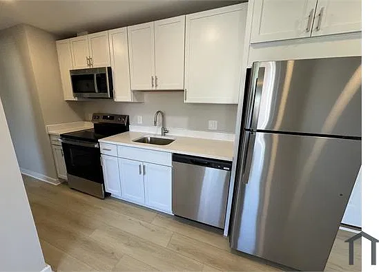 2 bed, 700 sqft, $2,923 — Photo 3