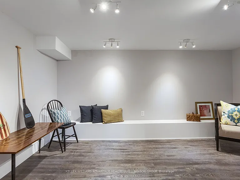 53 Pearson Ave #LOWER — Photo 2