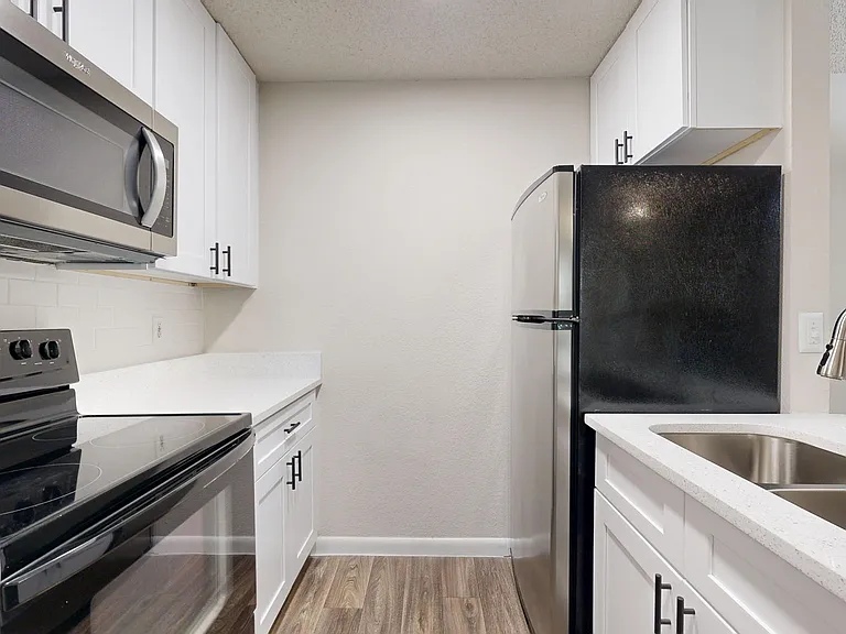Altamira Place Apartment Homes — Photo 123