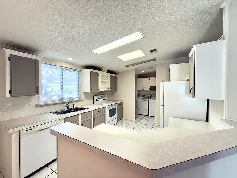827 Sun Glow St — Photo 9