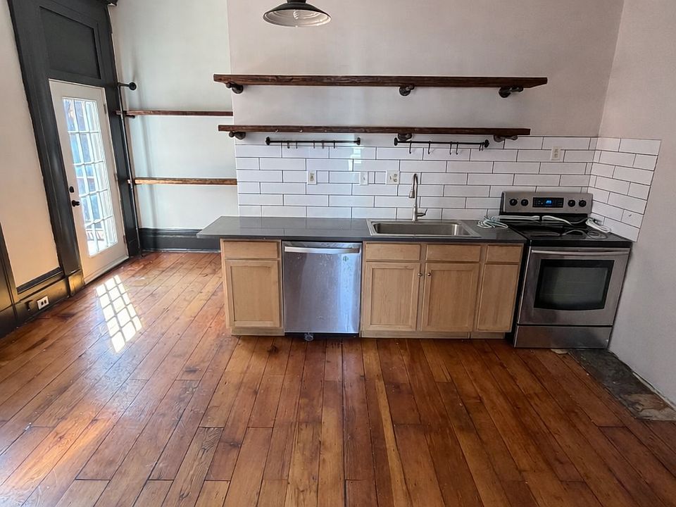 1st image of 814 Washington Ave APT 2