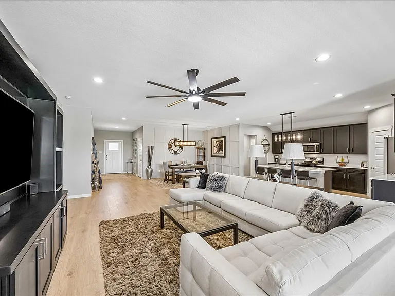 3335 Kendleshire Ln — Photo 11