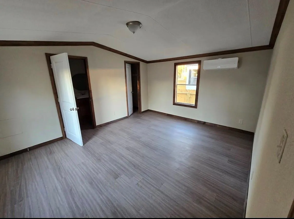 3 bed, $1,300 — Photo 4