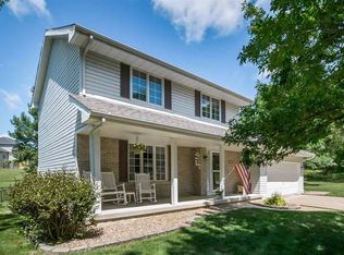 3929 Riverside Dr NE, Cedar Rapids, IA 52411