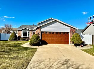 5213 Lindenwood Cir, Plainfield, IL 60586
