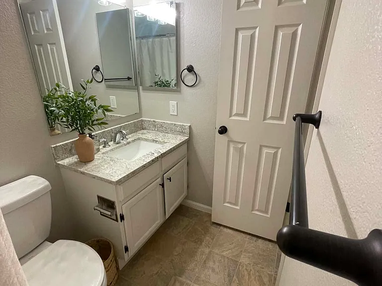 Secondary Full Bathroom