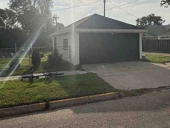 5th image of 584 1st St S