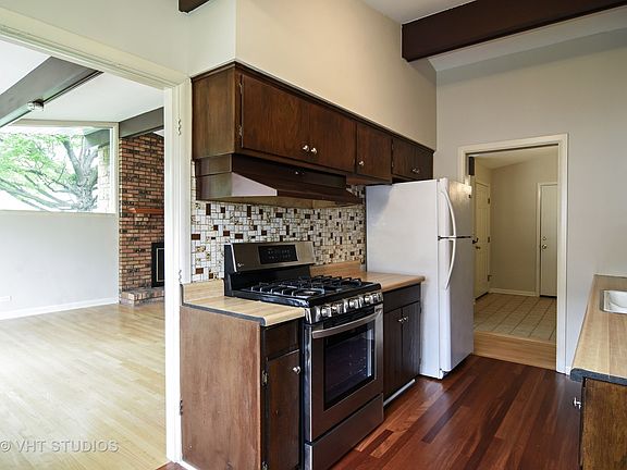 5th image of 456 N Benton St