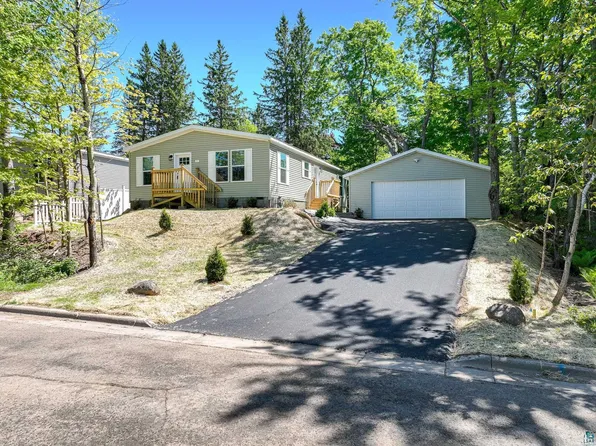 306 W Palm St, Duluth, MN 55811