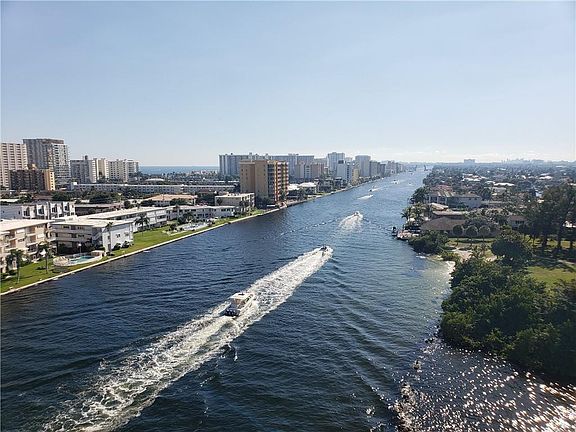 4th image of 2880 NE 14th Street Causeway #1005