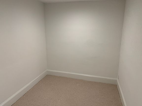 4th image of 223 Newbury St APT 4R