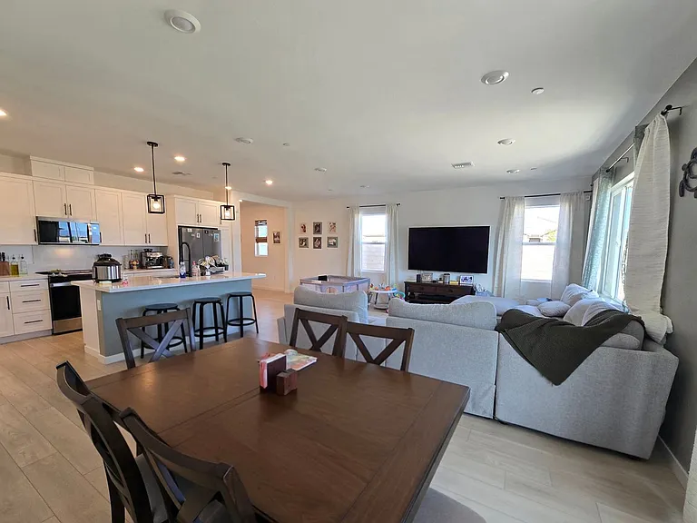 3336 Emerald Ln — Photo 7