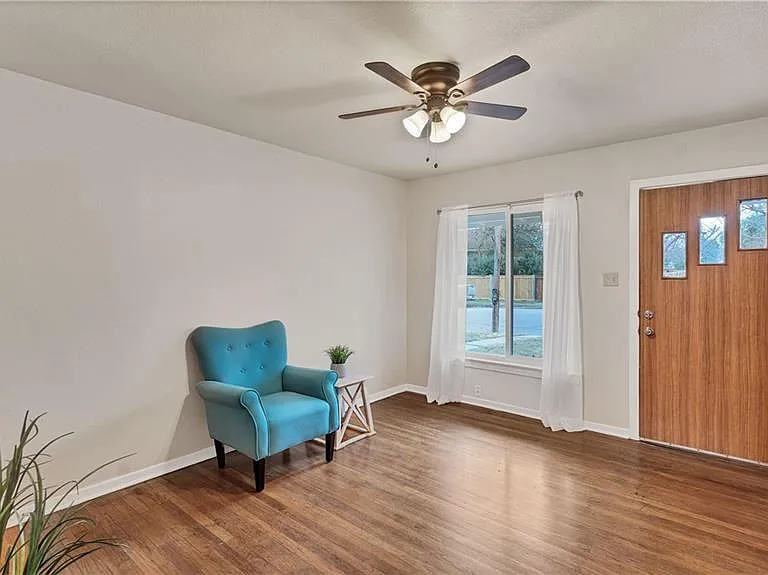 830 W Coll St — Photo 1