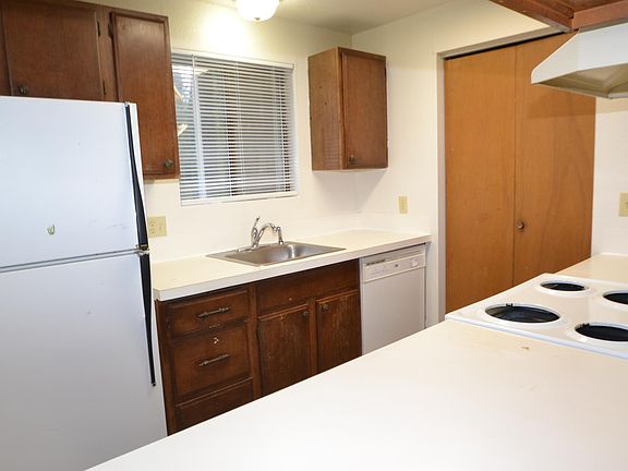 2nd image of 10550 Stone Ave N APT 4