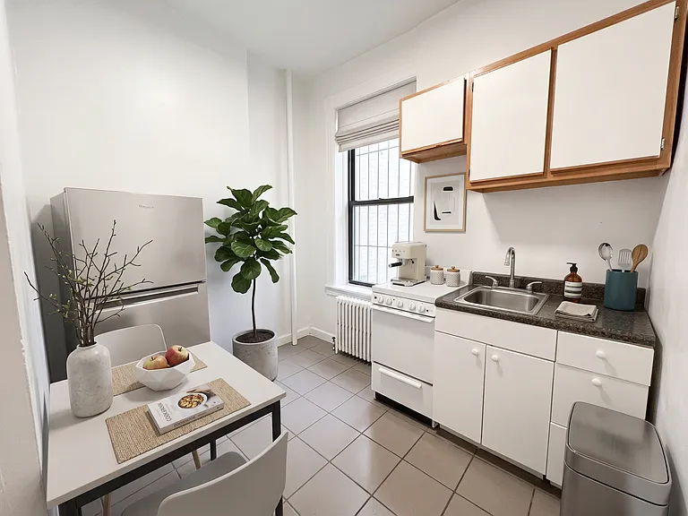 56 E 7th St #1 — Photo 3