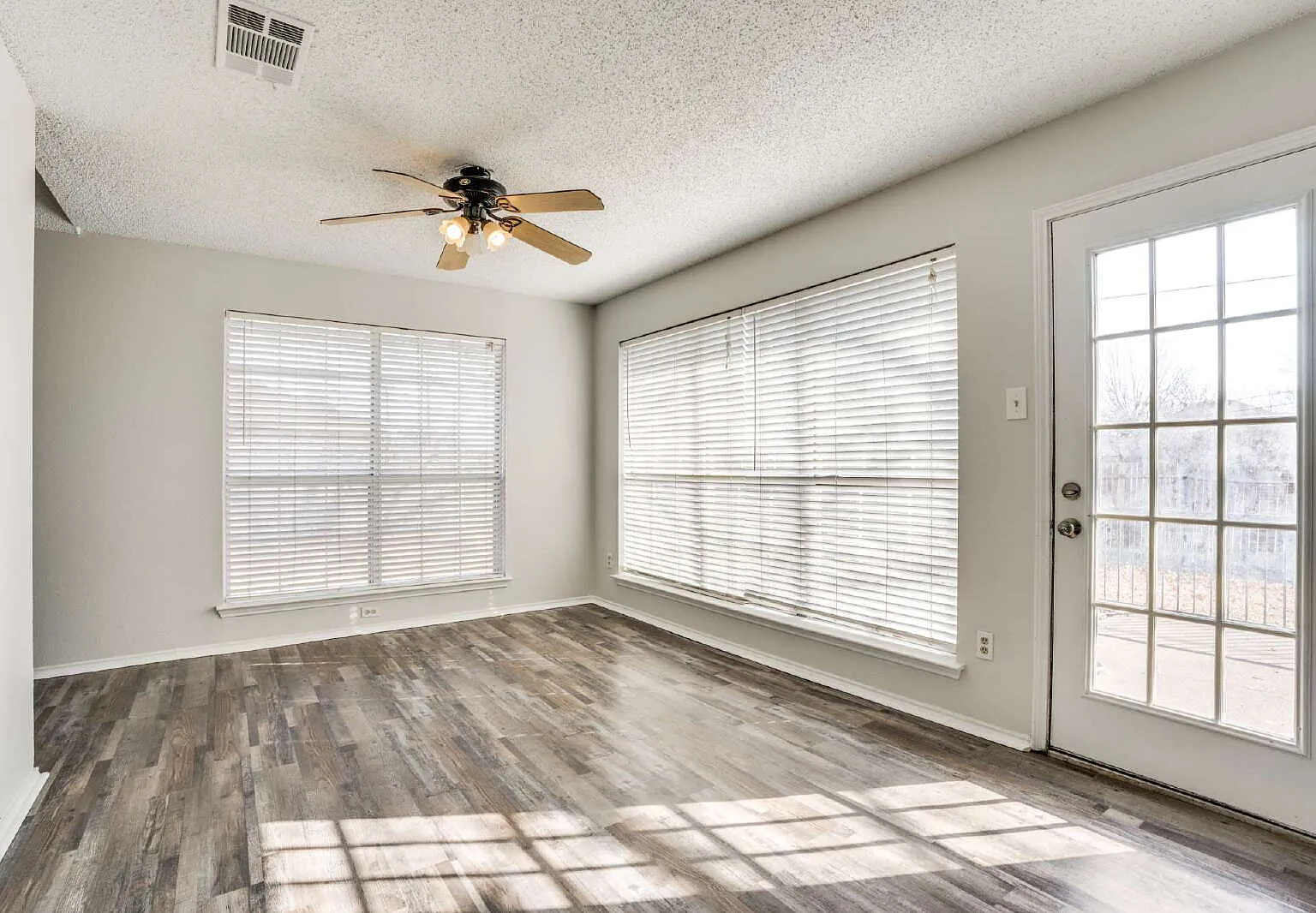 3 bed, 2.0 bath, 1786 sqft, $2,400 — Photo 2