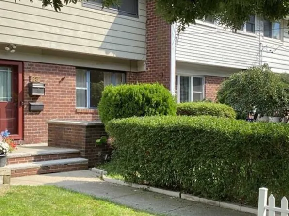25 Edgewater Place image 2 of 19