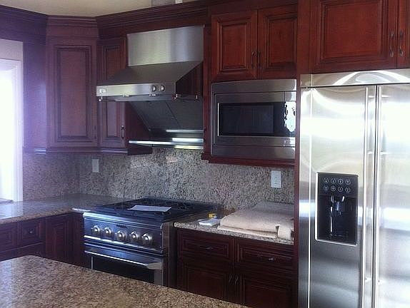 large kitchen , lots of spae