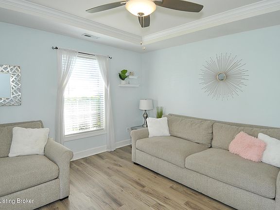4th image of 8501 Applegate Village Dr