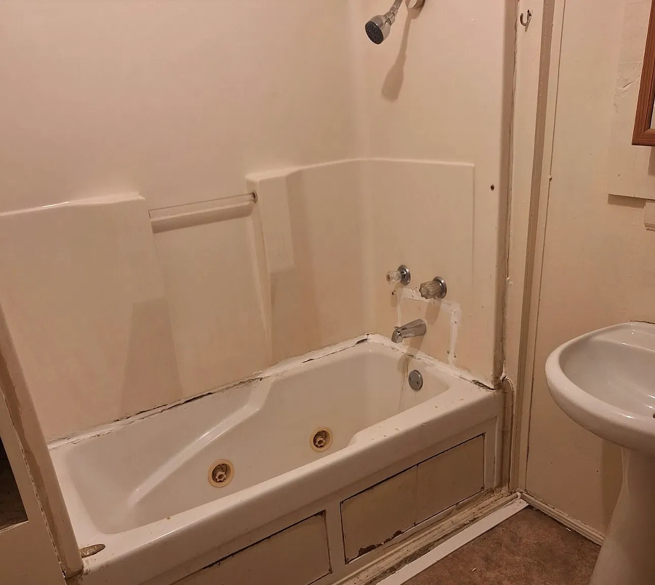 2 bed, 1100 sqft, $745 — Photo 2
