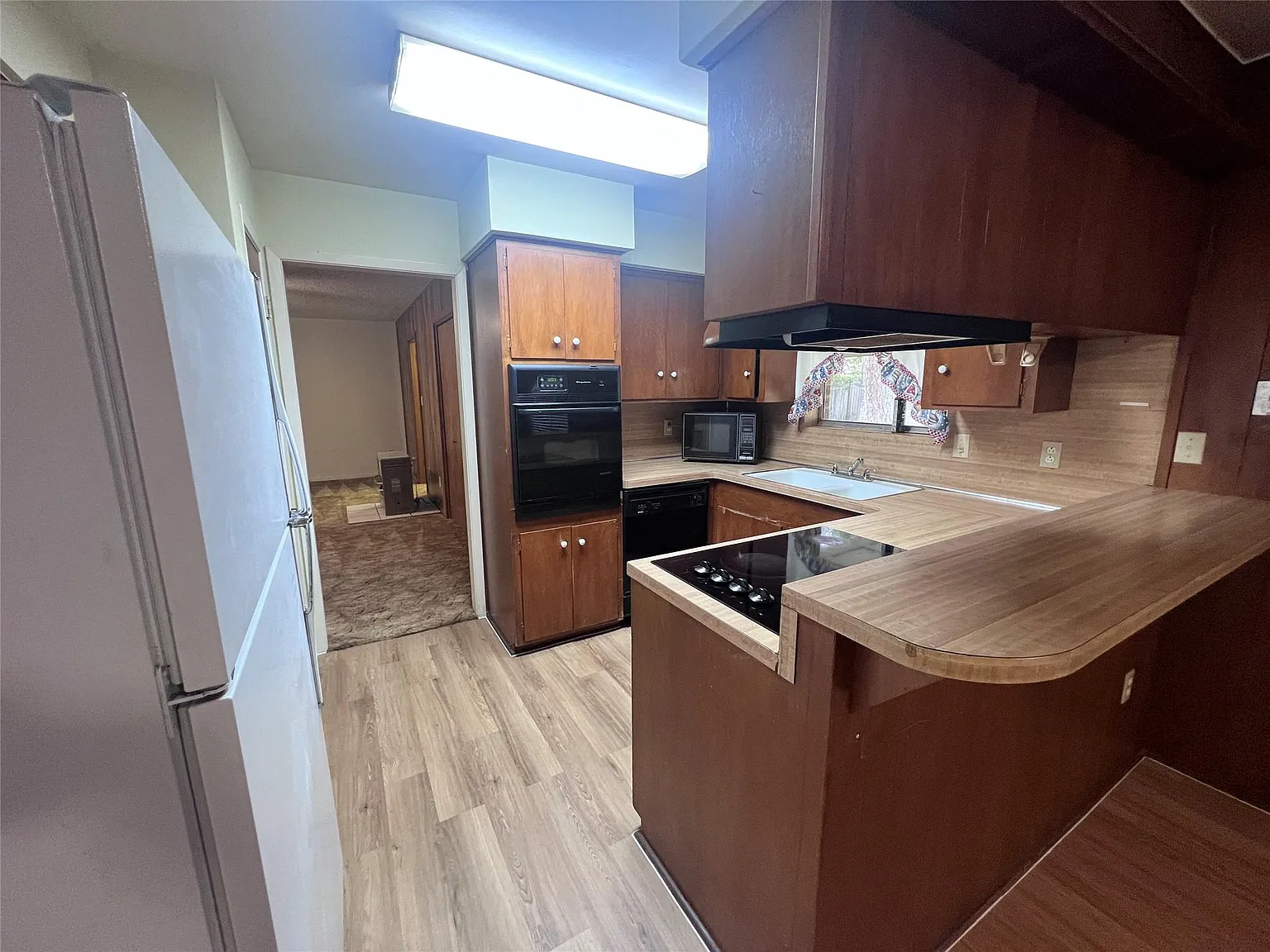 3 bed, 2.0 bath, 1840 sqft, $1,600 — Photo 4