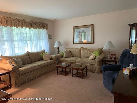 4th image of 16 Stanford Dr
