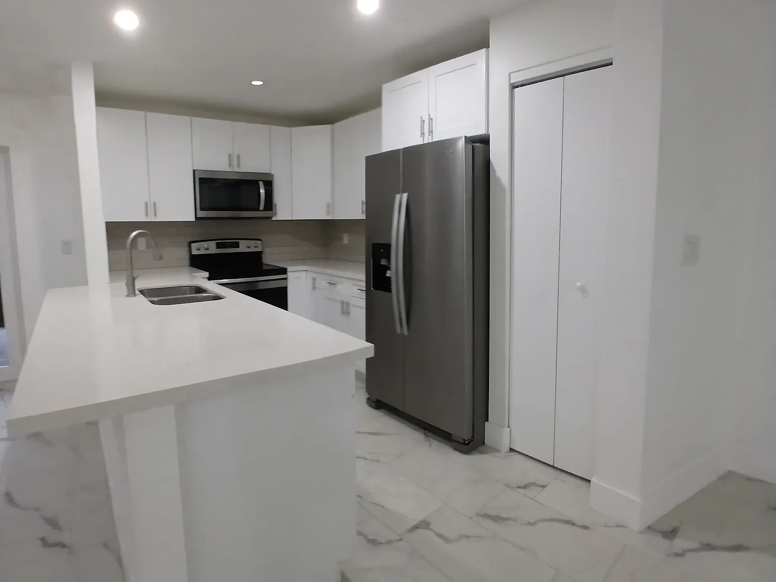 2 bed, 1000 sqft, $1,850 — Photo 4