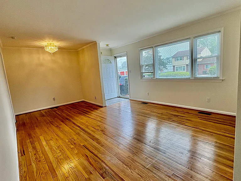 903 Homestead Ave — Photo 3