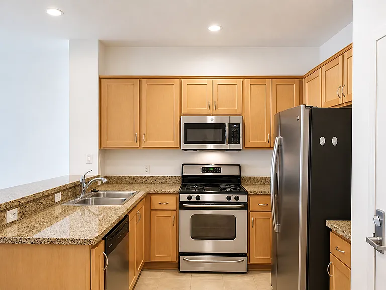450 J St #5071 — Photo 4