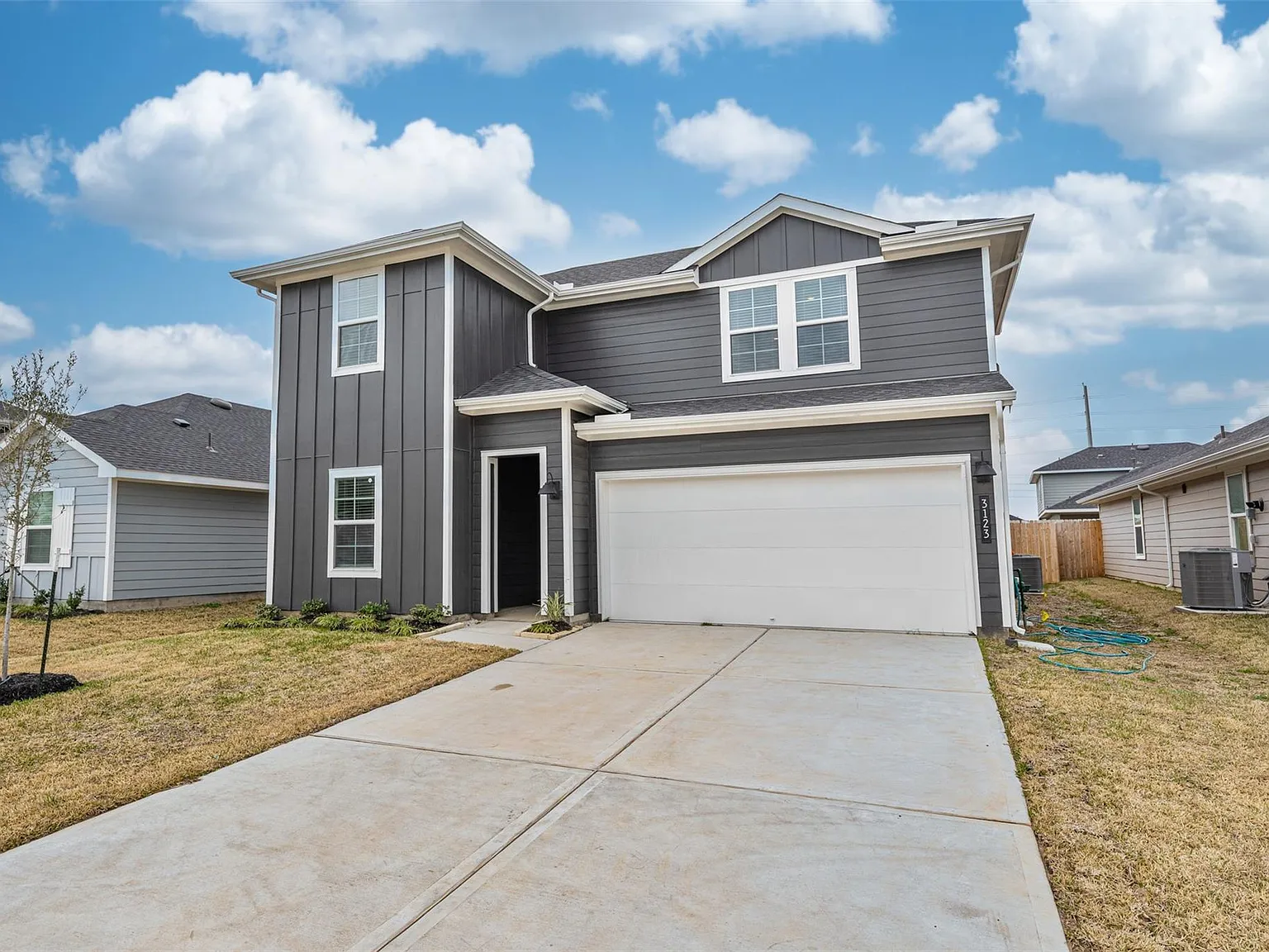 4 bed, 3.0 bath, 2257 sqft, $2,400 — Photo 2