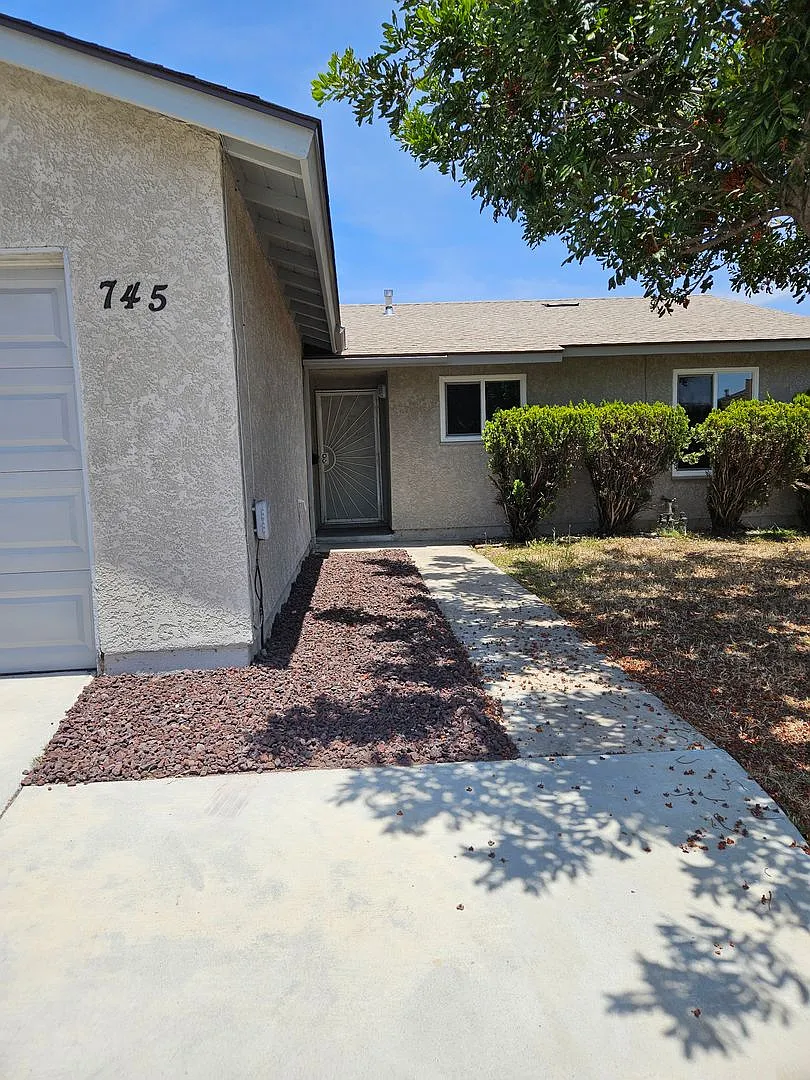 3 Bed 2 Bath House — Photo 2