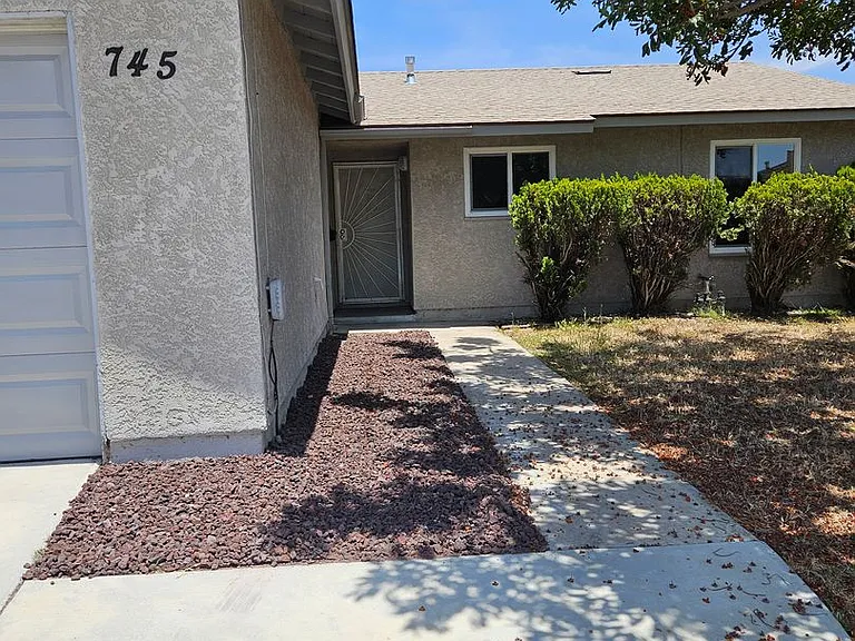 745 Rene Ct — Photo 2