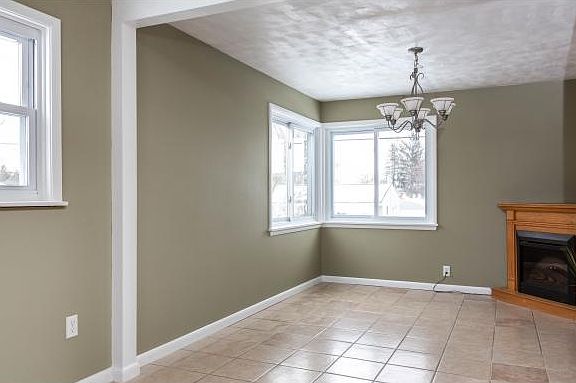 4th image of 318 W Lenox Ave