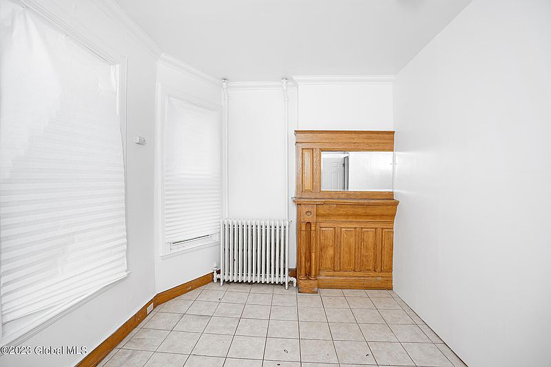 4th image of 302 Western Avenue